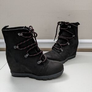 Women's size 7 boot lace-up from SERRA